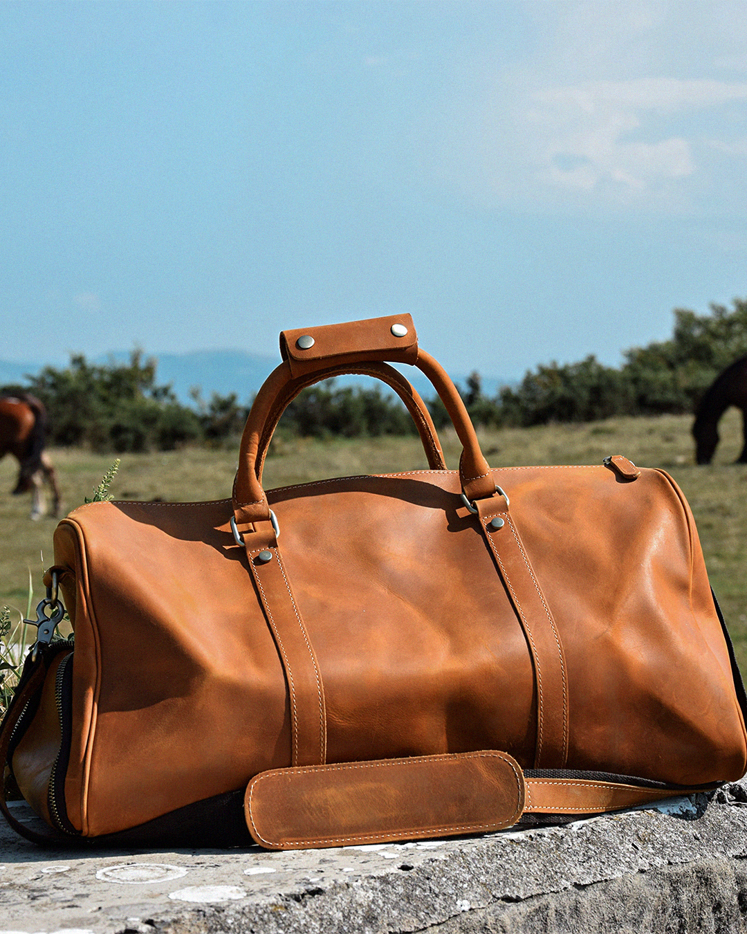 DUFFLE BAG IN LATTE